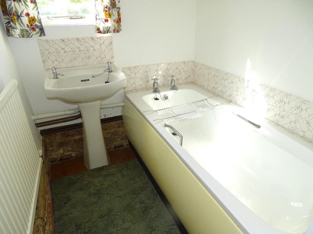 GROUND FLOOR BATHROOM