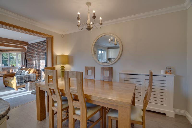 Kitchen Diner (2)