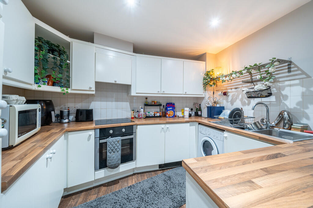 25241-18 15 Kings...