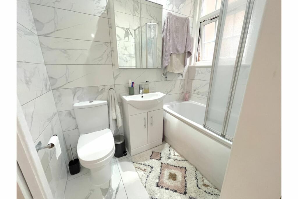 Jack &amp; Jill Bathroom