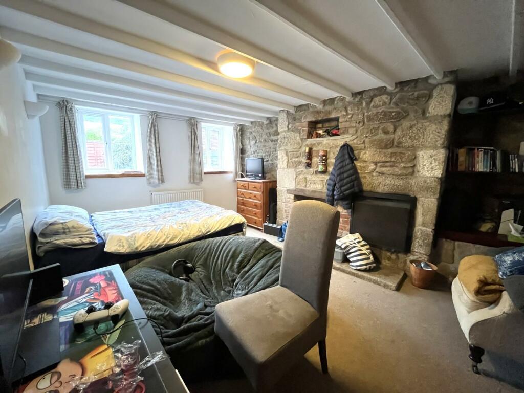 Bedroom 2.JPG