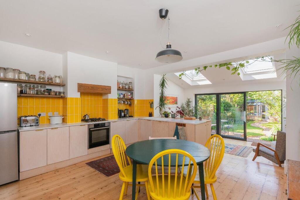 3Y7REN - Kitchen Diner C.jpg