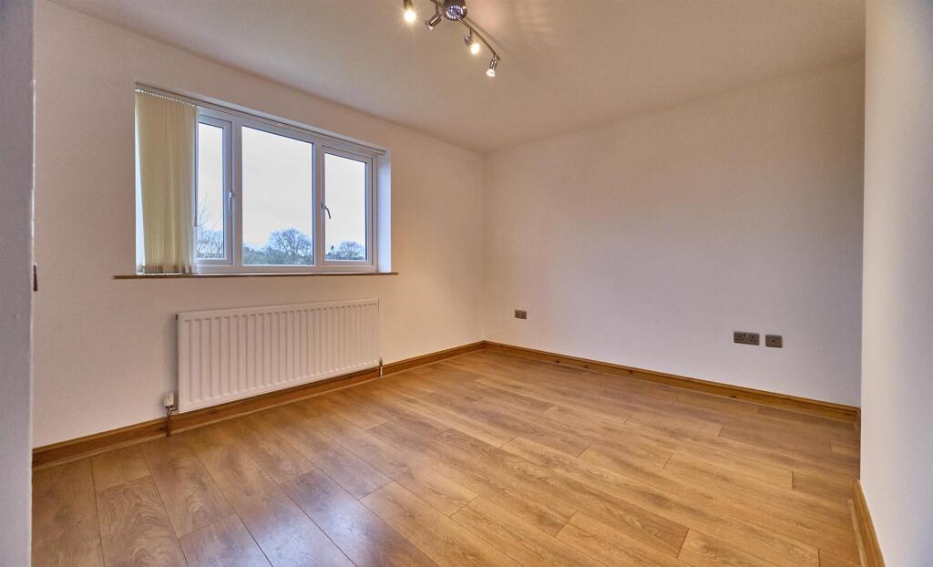 78 Featherston Drive BB 1.jpg