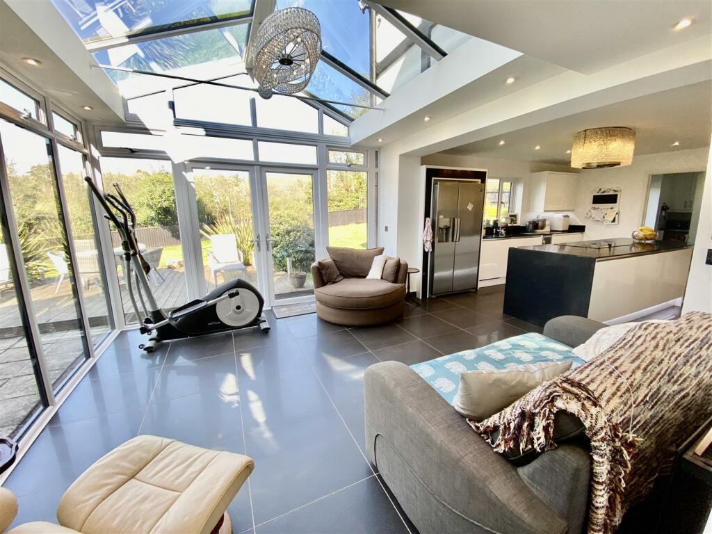 GARDEN ROOM