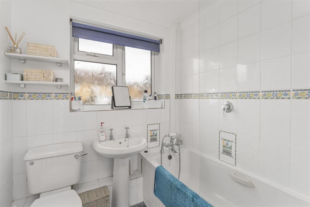 12 Kensington Close, Kings Sutton-21.jpg