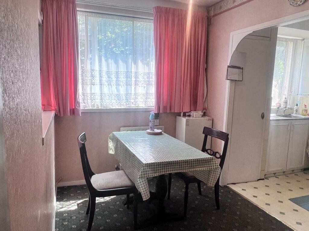 breakfast room