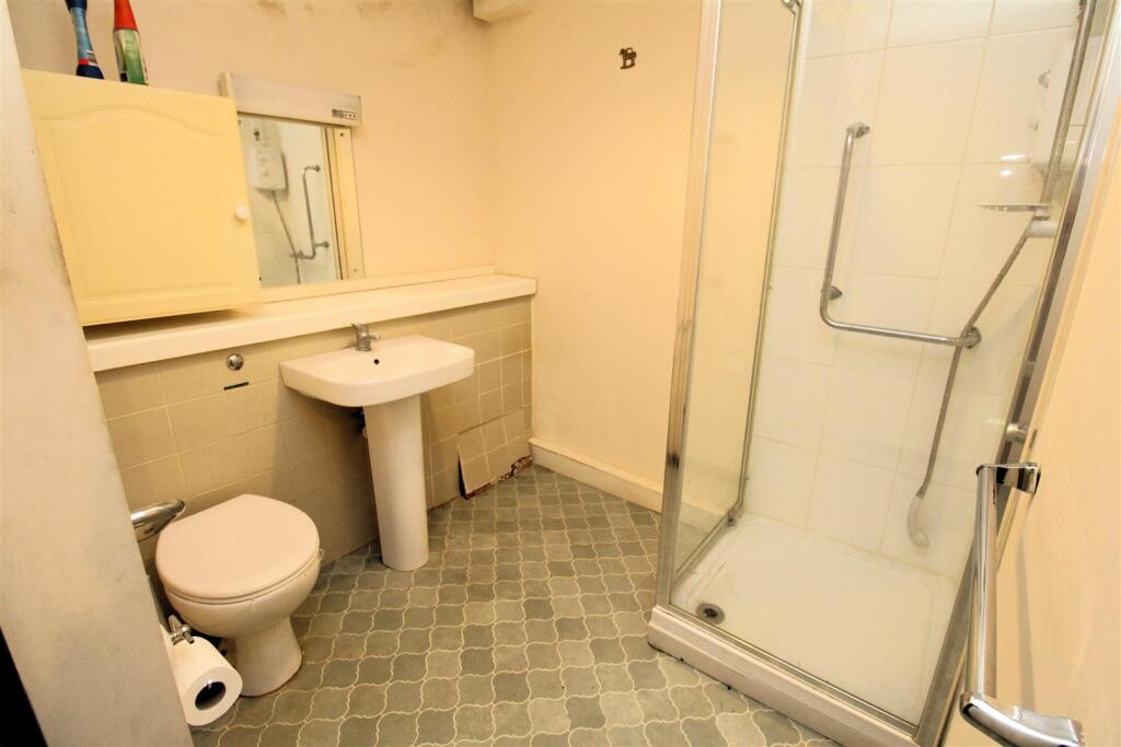 Shower room.JPG
