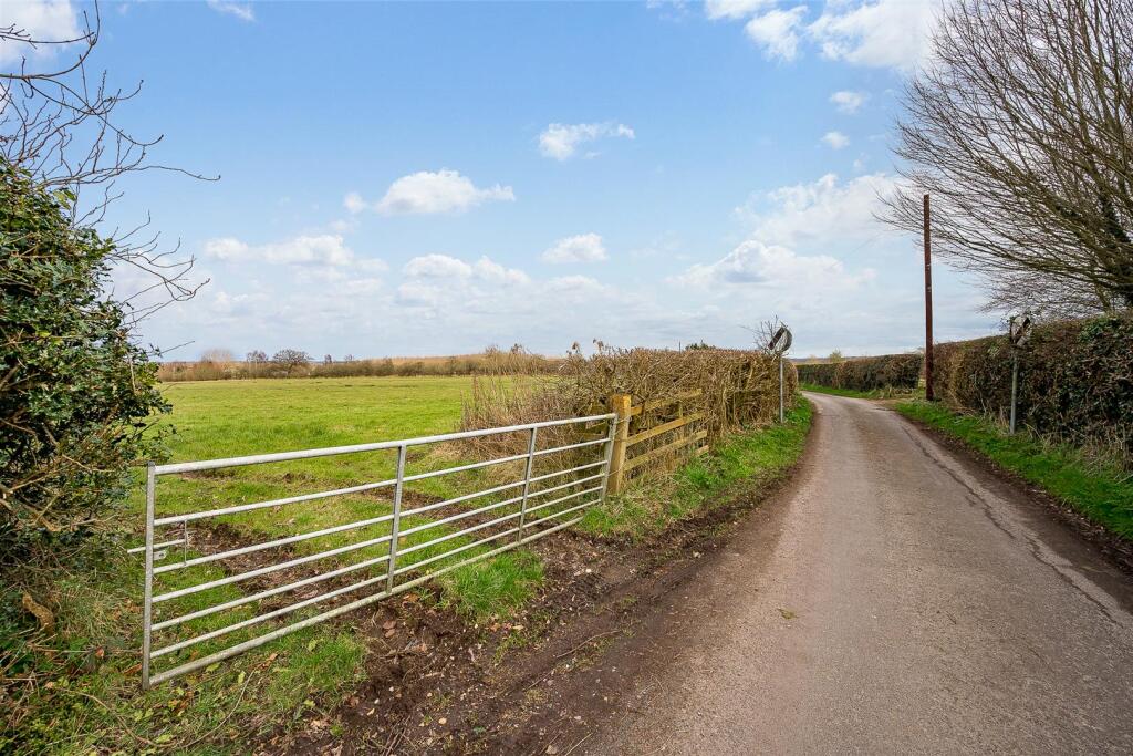 Seperate access gate