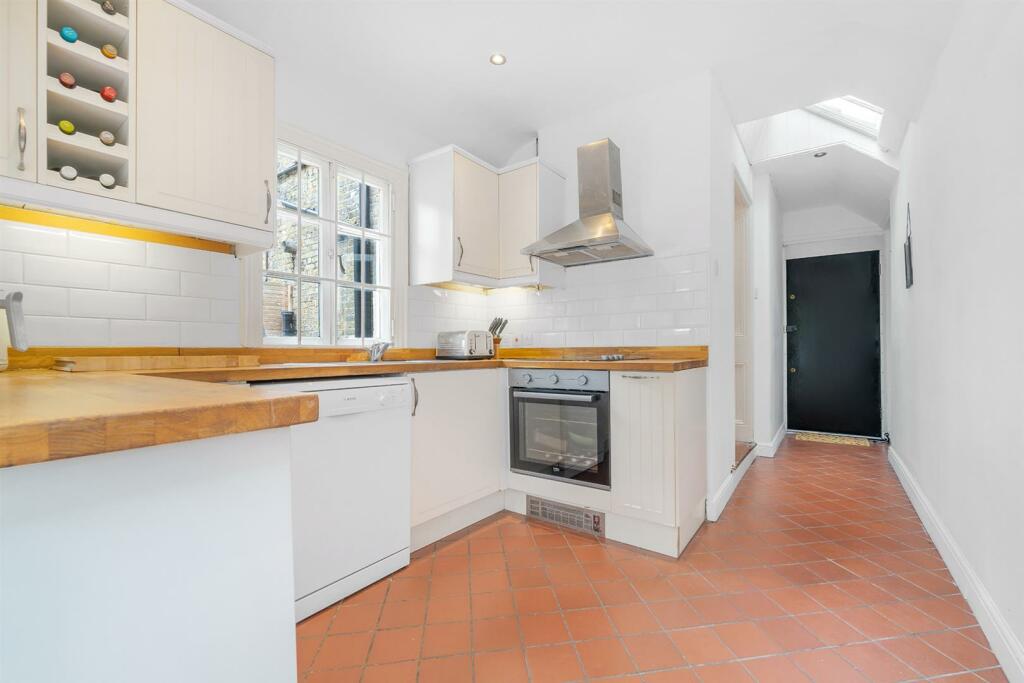 Kitchen (3).jpg