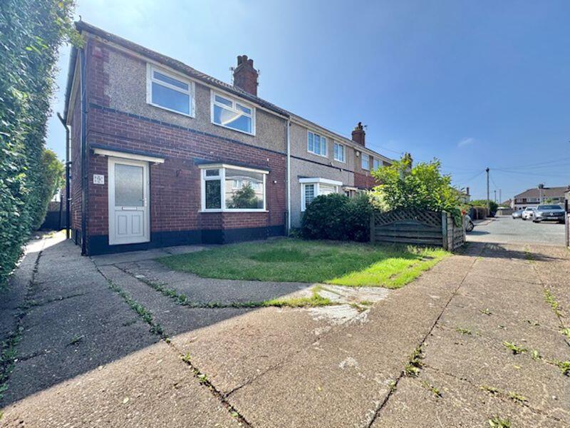 Front garden and driveway 