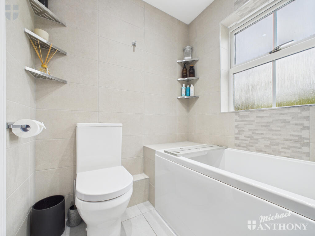 CAM03218G0-PR0798-STILL005