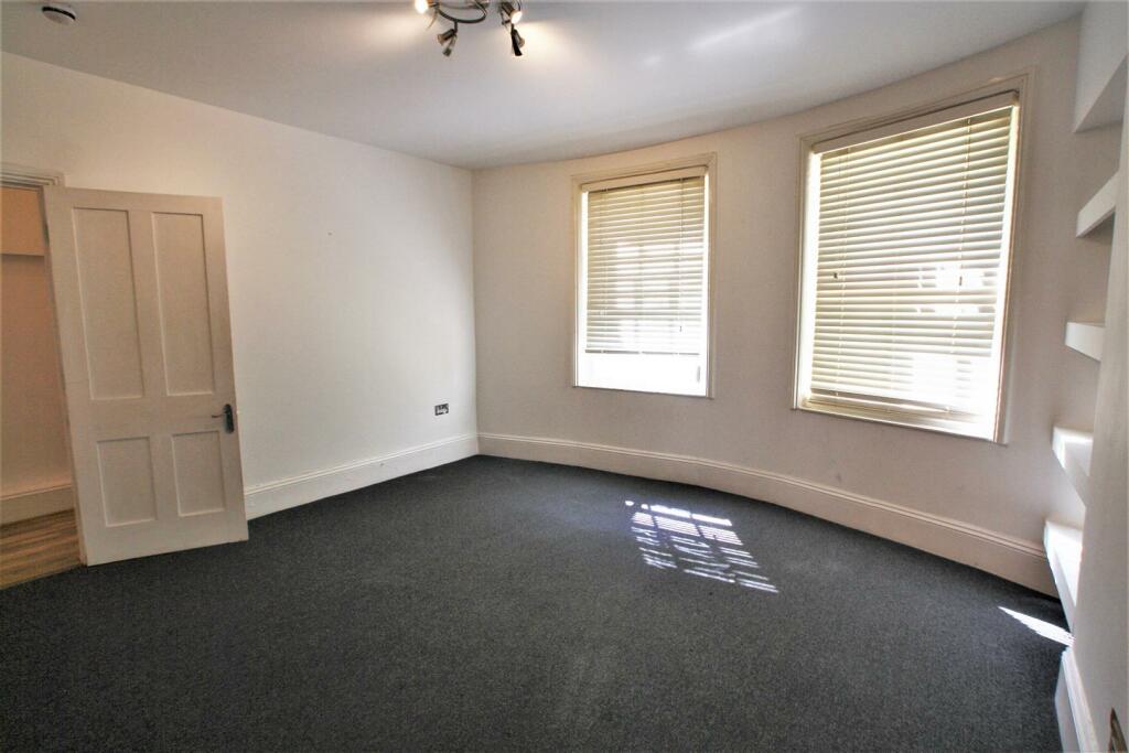 Master Bedroom (2).jpg