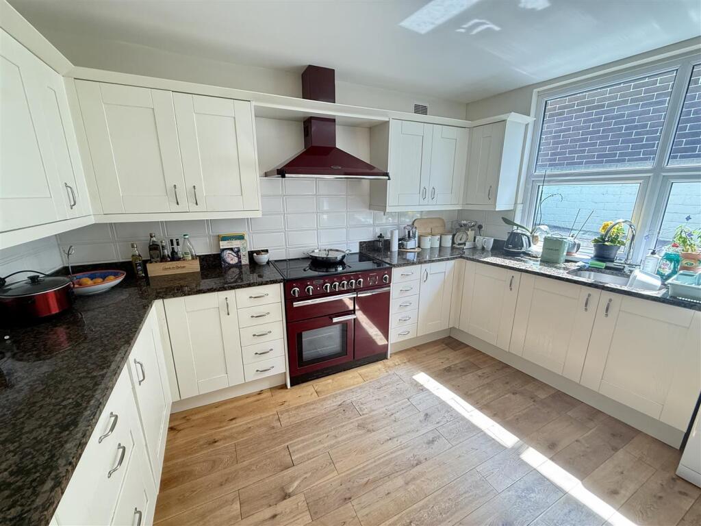 Kitchen &amp; breakfast room