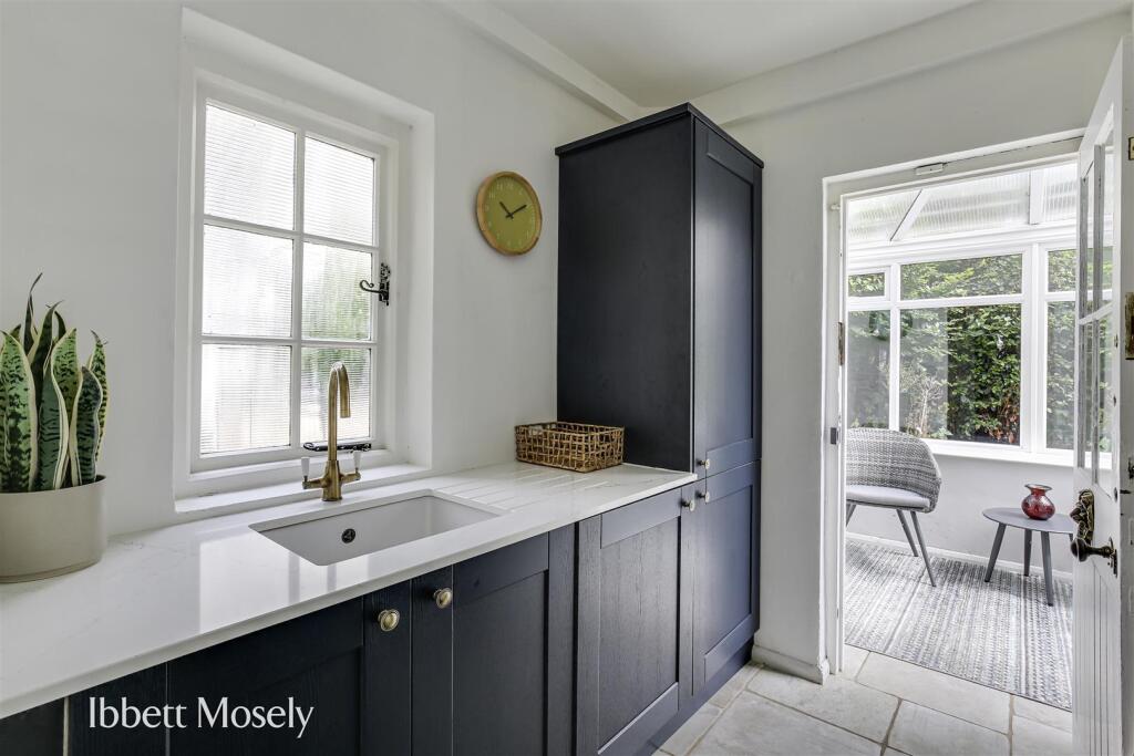 16 Utility Room.jpg