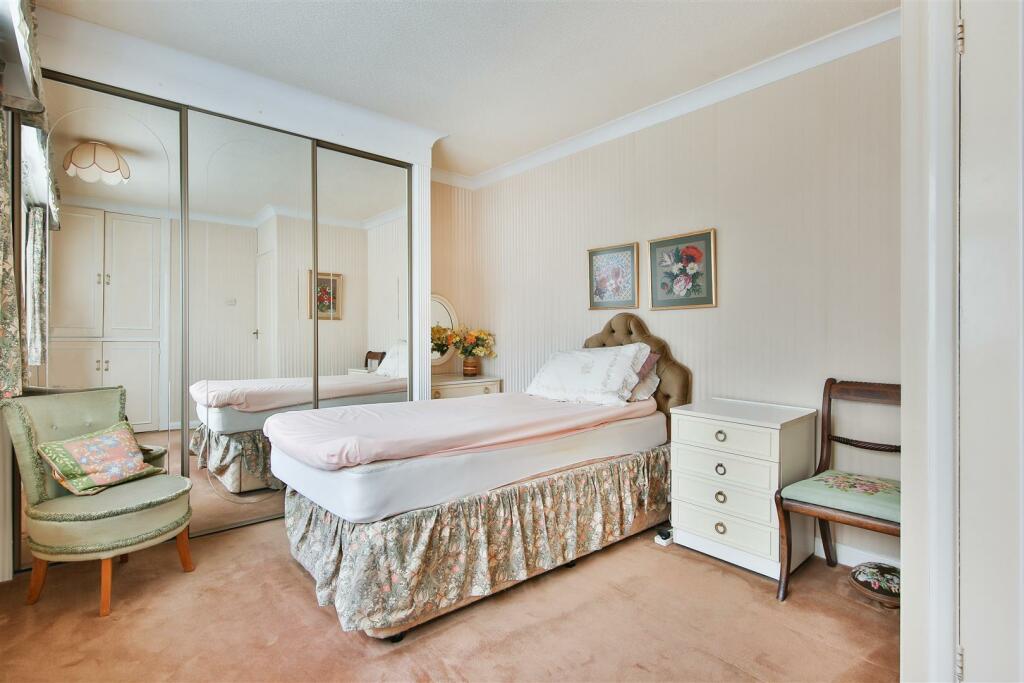 12 Bed2.jpg