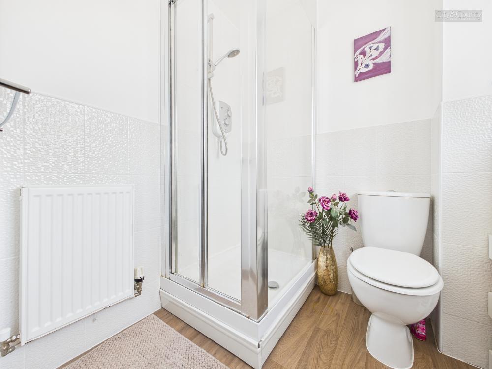 En-Suite to Master Bedroom