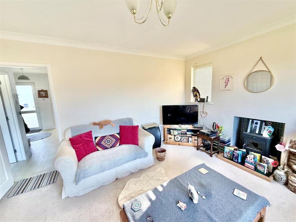 Living Room 2.jpg
