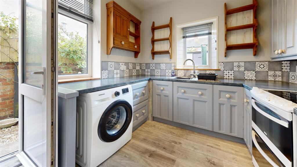 Kitchen (24).jpg