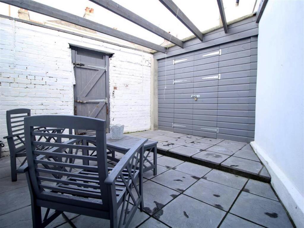 Winston Avenue 8 FFF - Outside.jpg