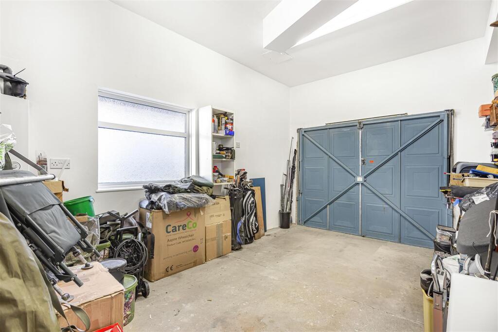 Garage Stanwell Road.JPG