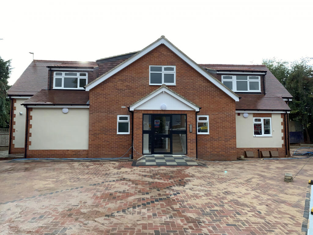 Modren  Three bedroom Ground floor flat in Surbit