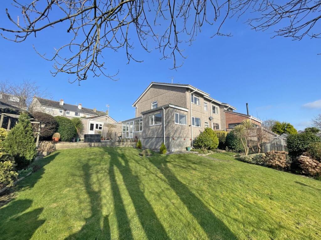 Pilgrim Close 7 - Garden FRONT PAGE.jpg