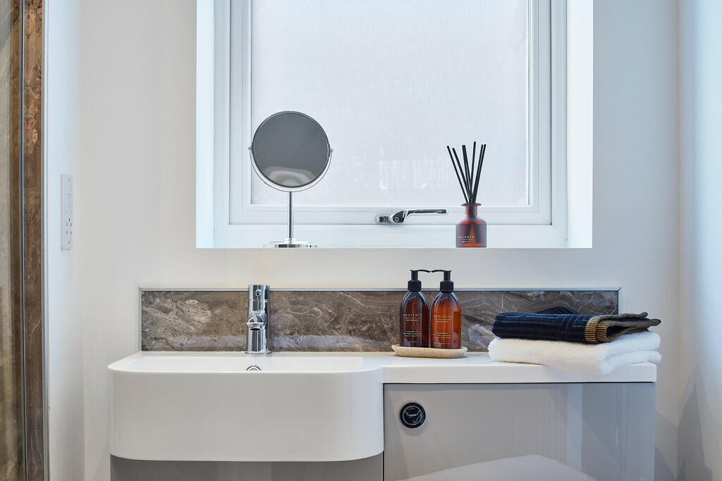 IMG_11980_11_larg...