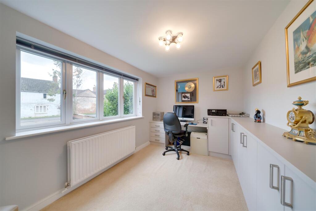 SNUG/HOME OFFICE