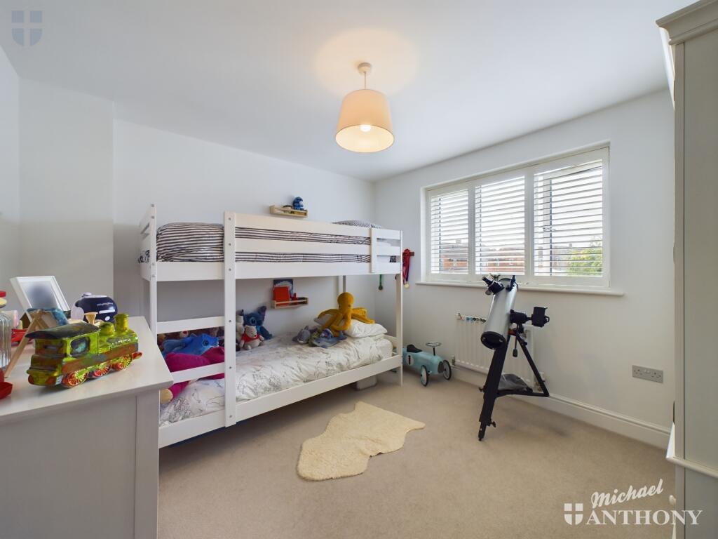 CAM03218G0-PR0241-STILL009