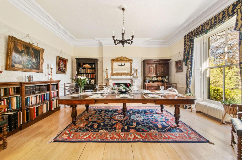 DINING / SITTING ROOM