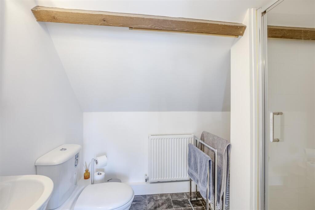 9A The Leys, Halton Village, HP22 5GH-1.jpg