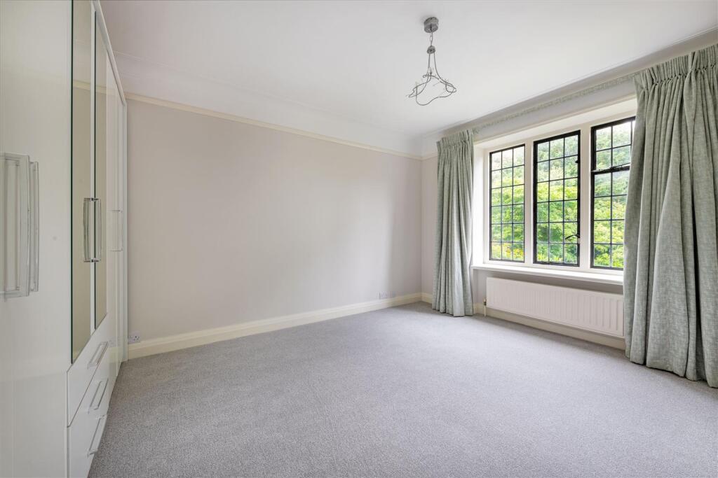 2 Magdalene Hse Bed 4.jpg