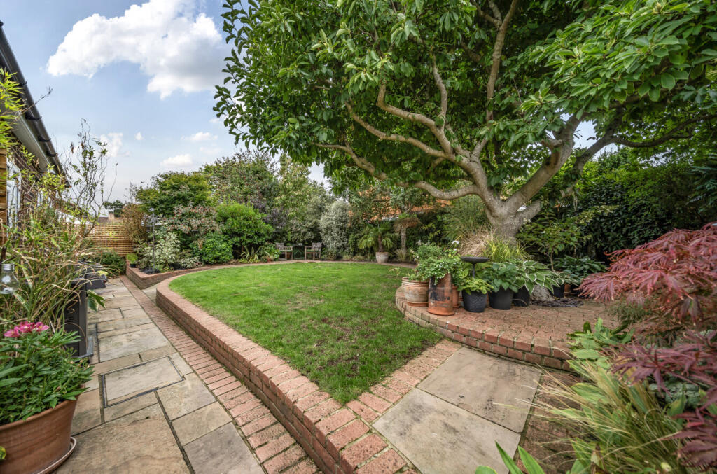 1353208-6-68cad7c...