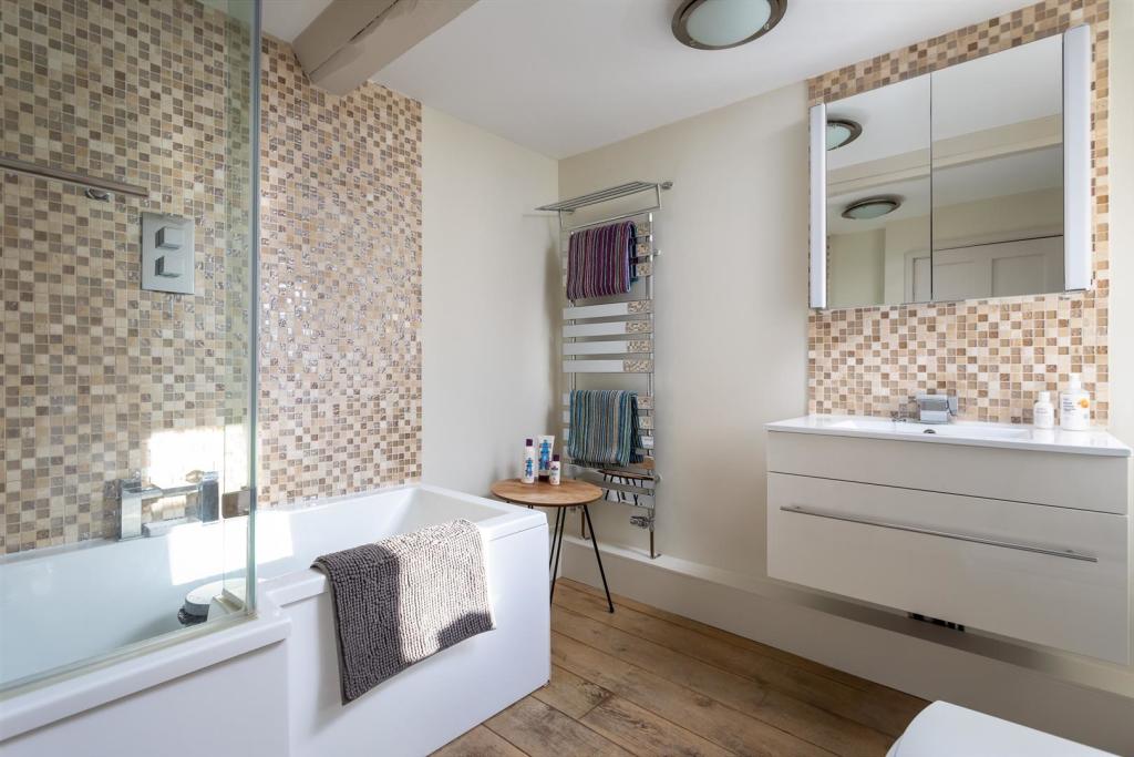 31 - Lawrence Cottage - GL54 4AG - Web.jpg