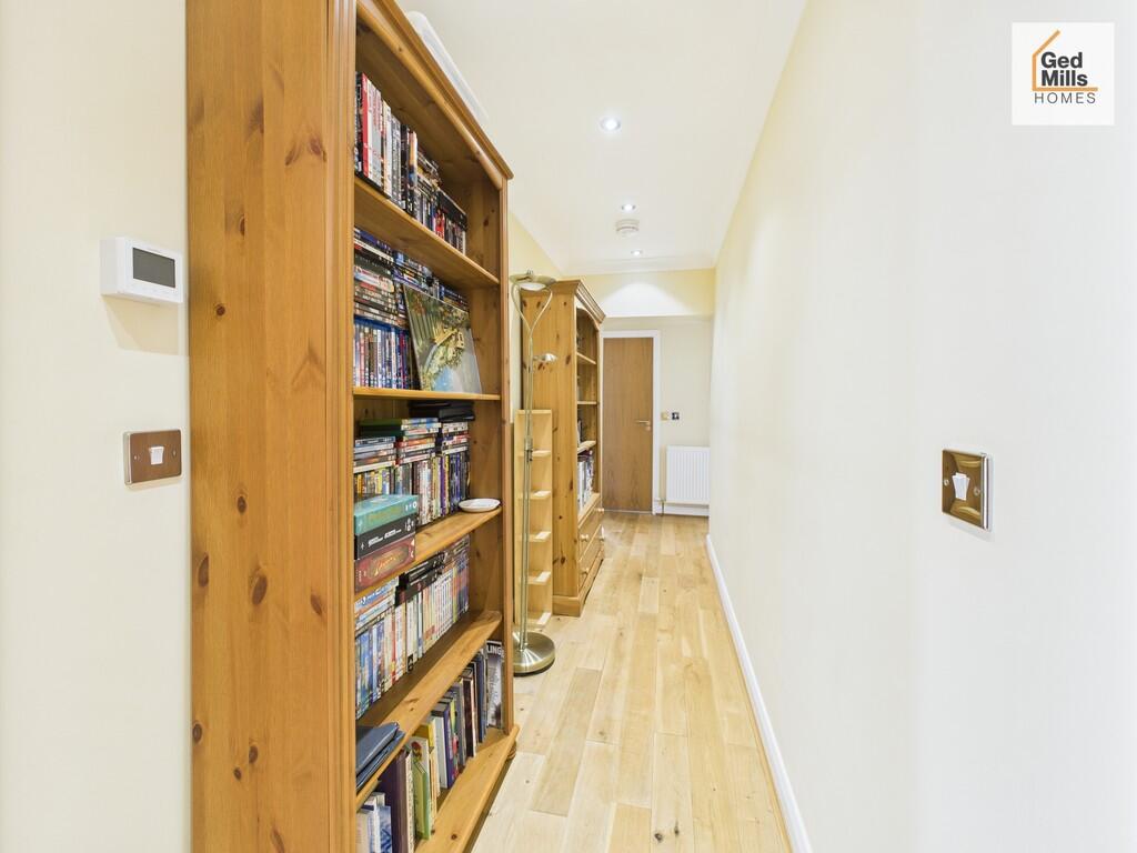 CAM04261G0-PR0083...