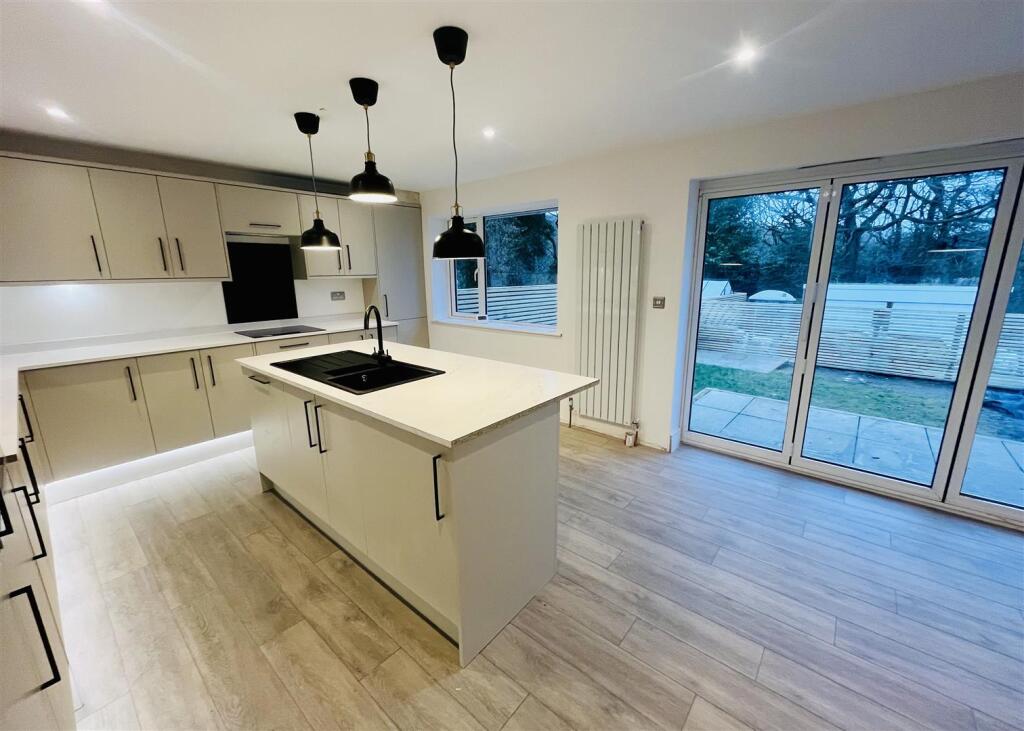 LIVING KITCHEN