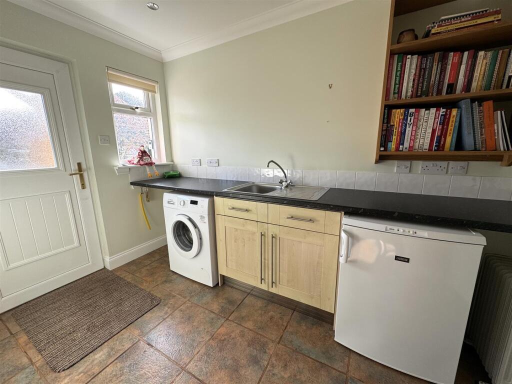 UTILITY ROOM USE.JPG