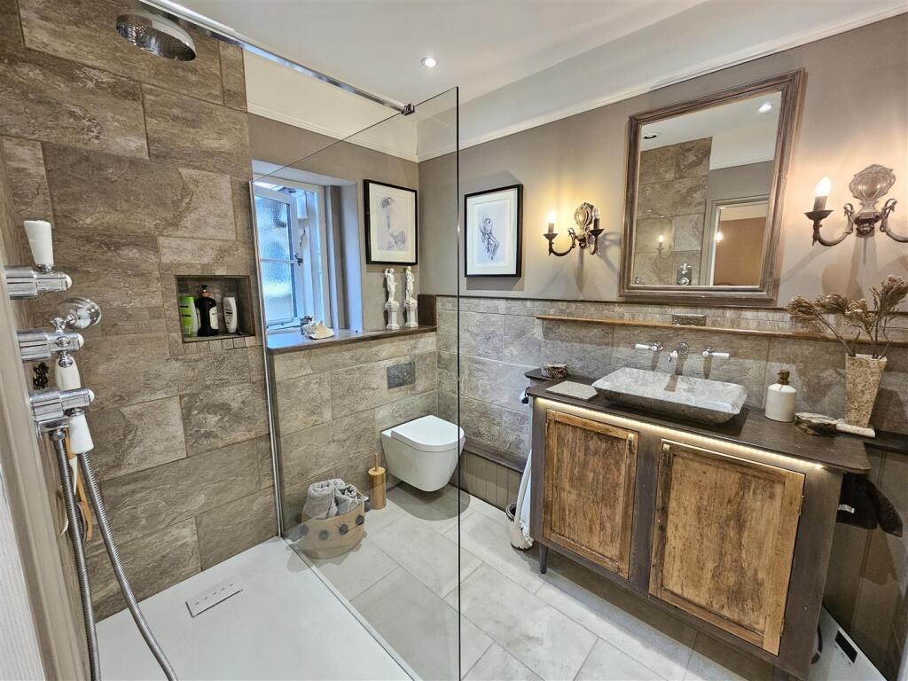 Bedroom 3 En Suite.jpg