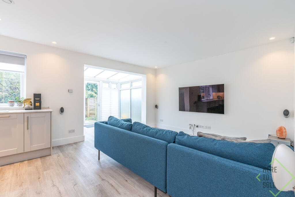 28 Petworth Road, N12 9HH-13
