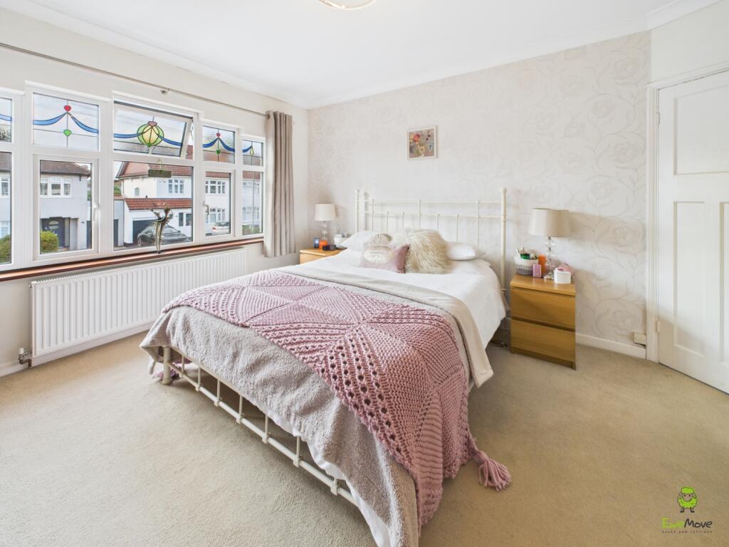 Presented by Clinton at EweMove Bexleyheath and Da