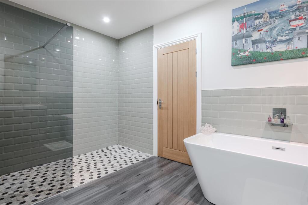 Bathroom-3.jpg
