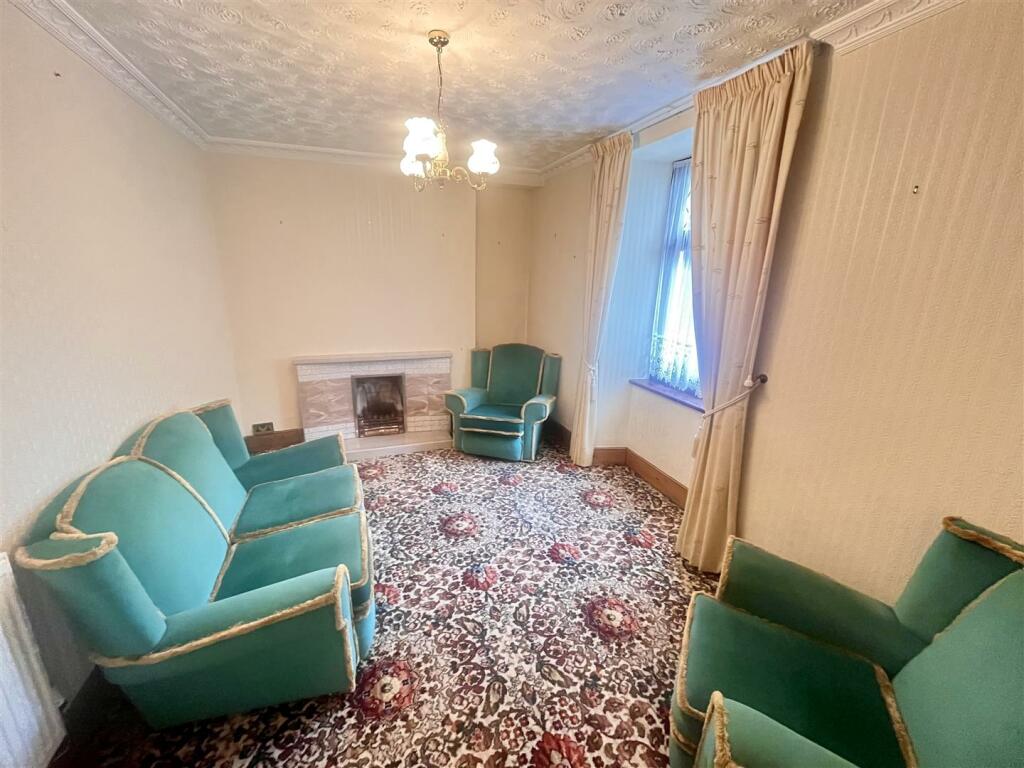 LIVING ROOM/BEDROOM 3