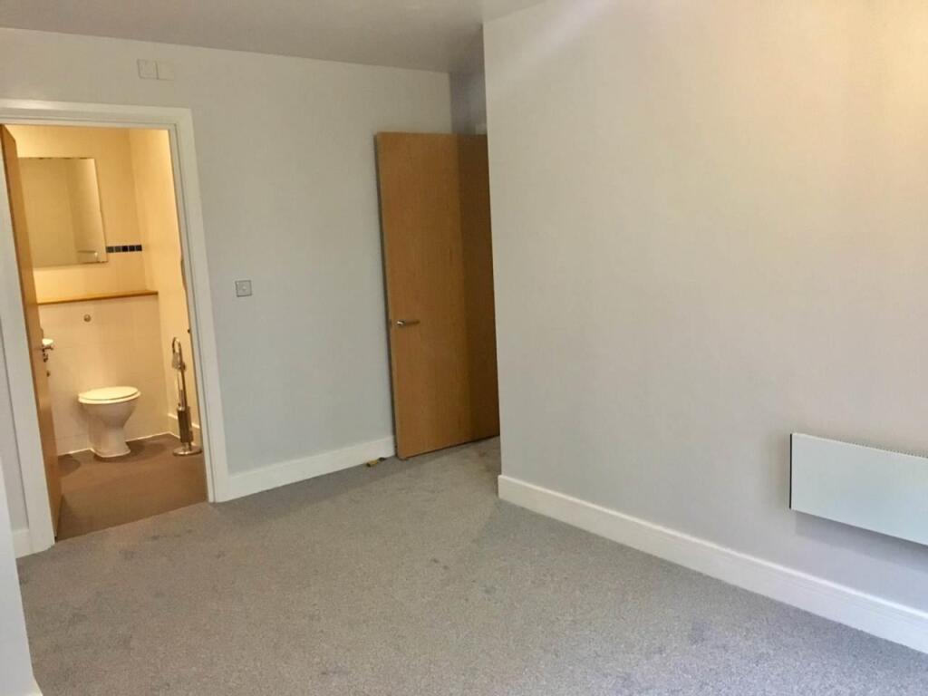 Master Bedroom3.jpg