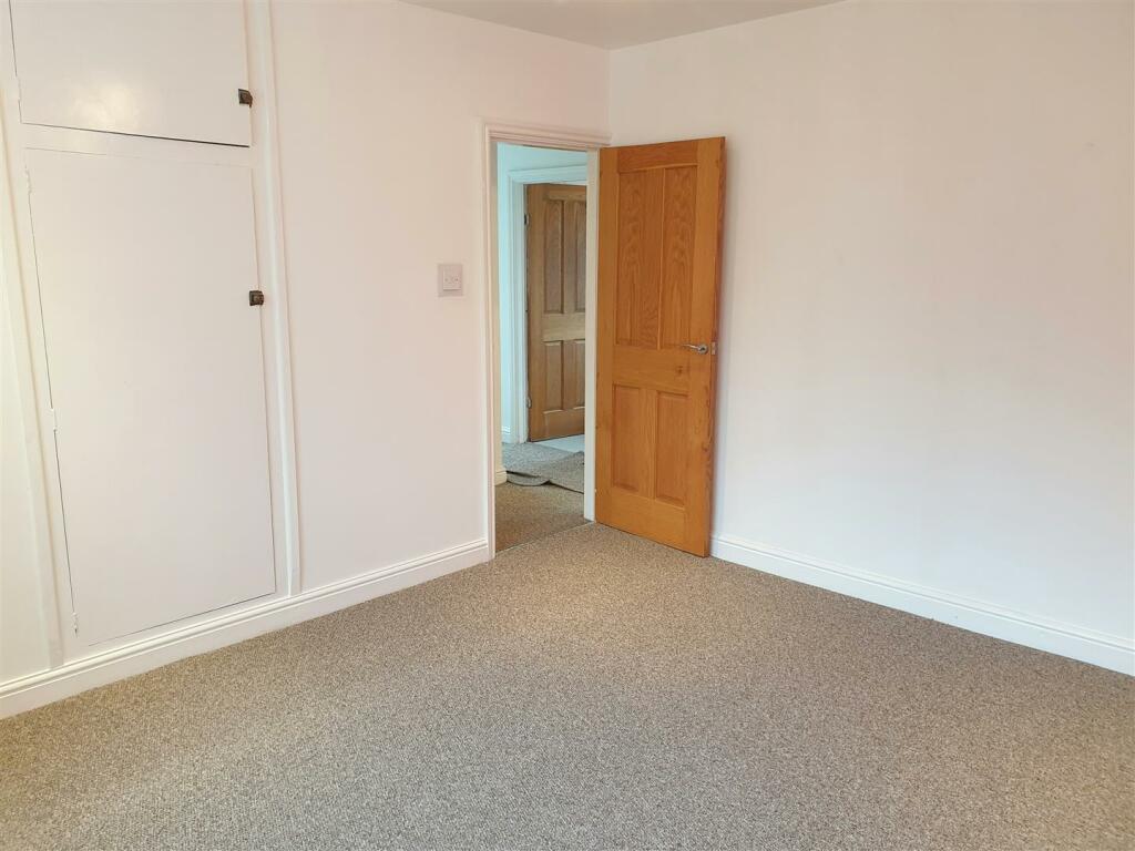 Master Bedroom2.jpg
