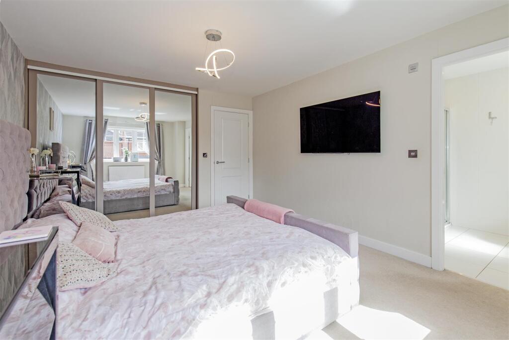Bedroom 1-3.jpg