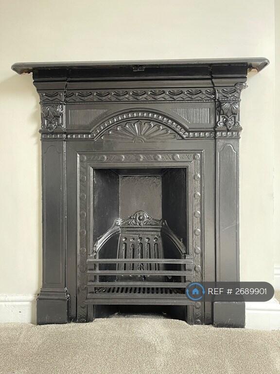 Original Fireplace Master Bedroom - Decorative