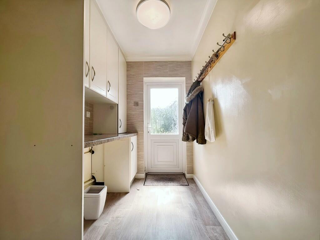 d28f4e6a-WhatsApp...