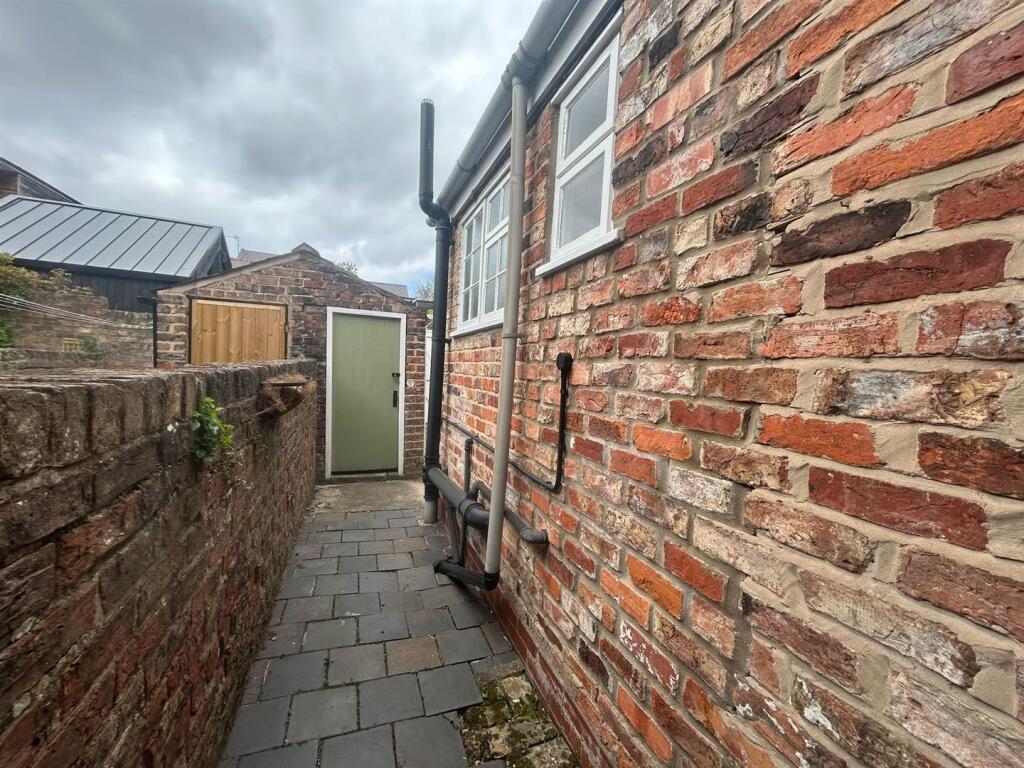 Rear Courtyard 2.jpg