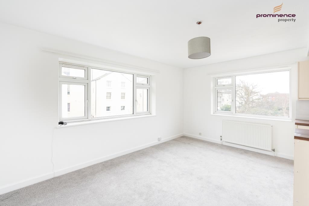 12 Windlesham Court-0004_lge