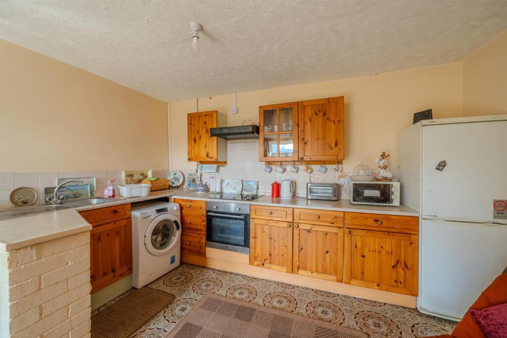 12 Lower Leigh Road-10.jpg